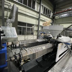 How to choose a right two color injection molding machine 